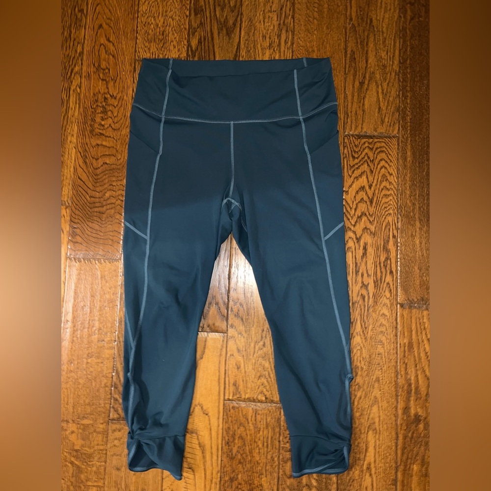 Dark teal Fabletics capri leggings thats snitched at the calf